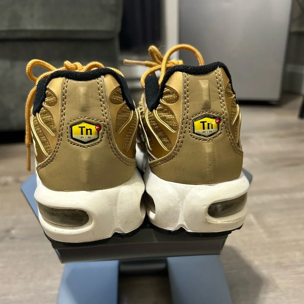 Nike Air Max Plus TN BG Metallic Gold - Gently used